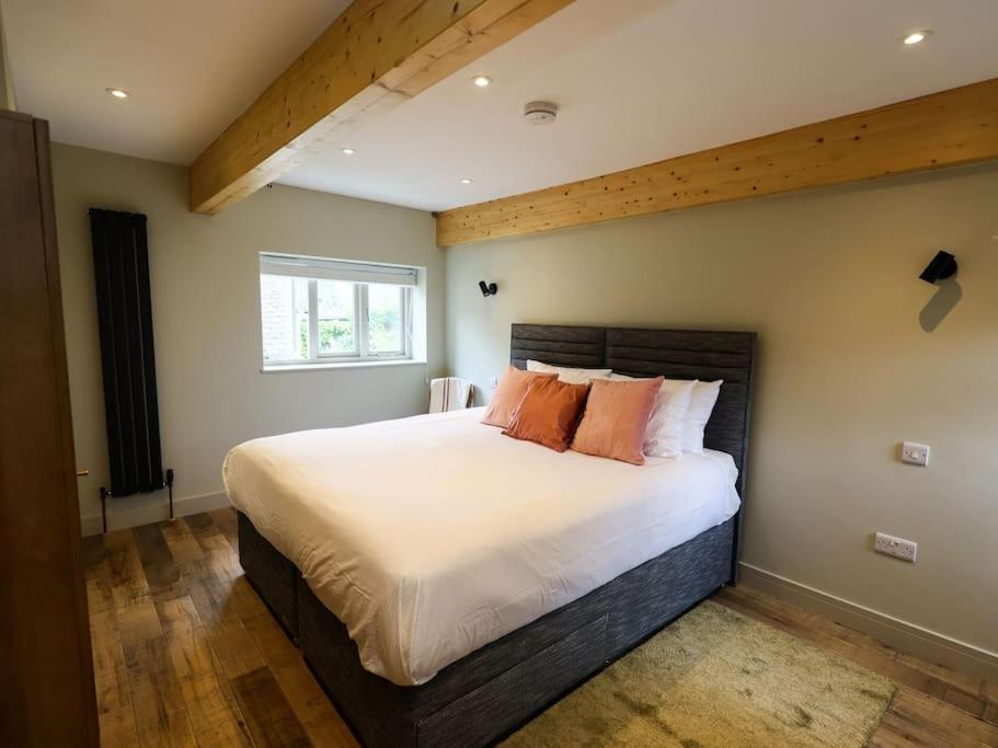 Spacious 1-Bed Apartment With Super King Or Twin In Central Charlbury, Cotswolds Exterior foto