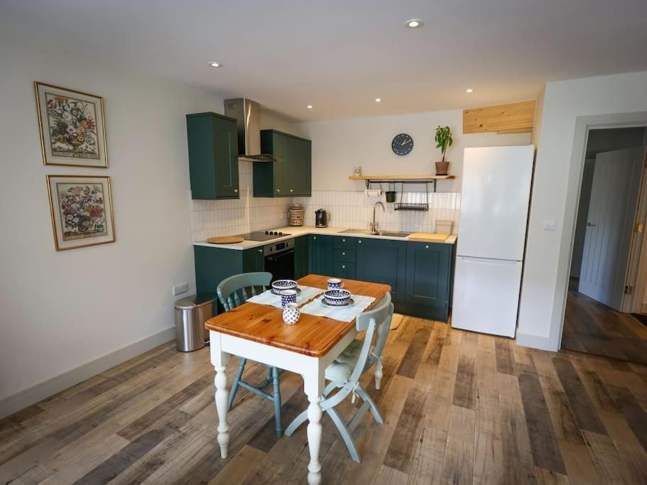 Spacious 1-Bed Apartment With Super King Or Twin In Central Charlbury, Cotswolds Exterior foto